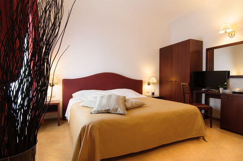 Cardinal Of - Recommended For Ages 25 To 55 Florencia